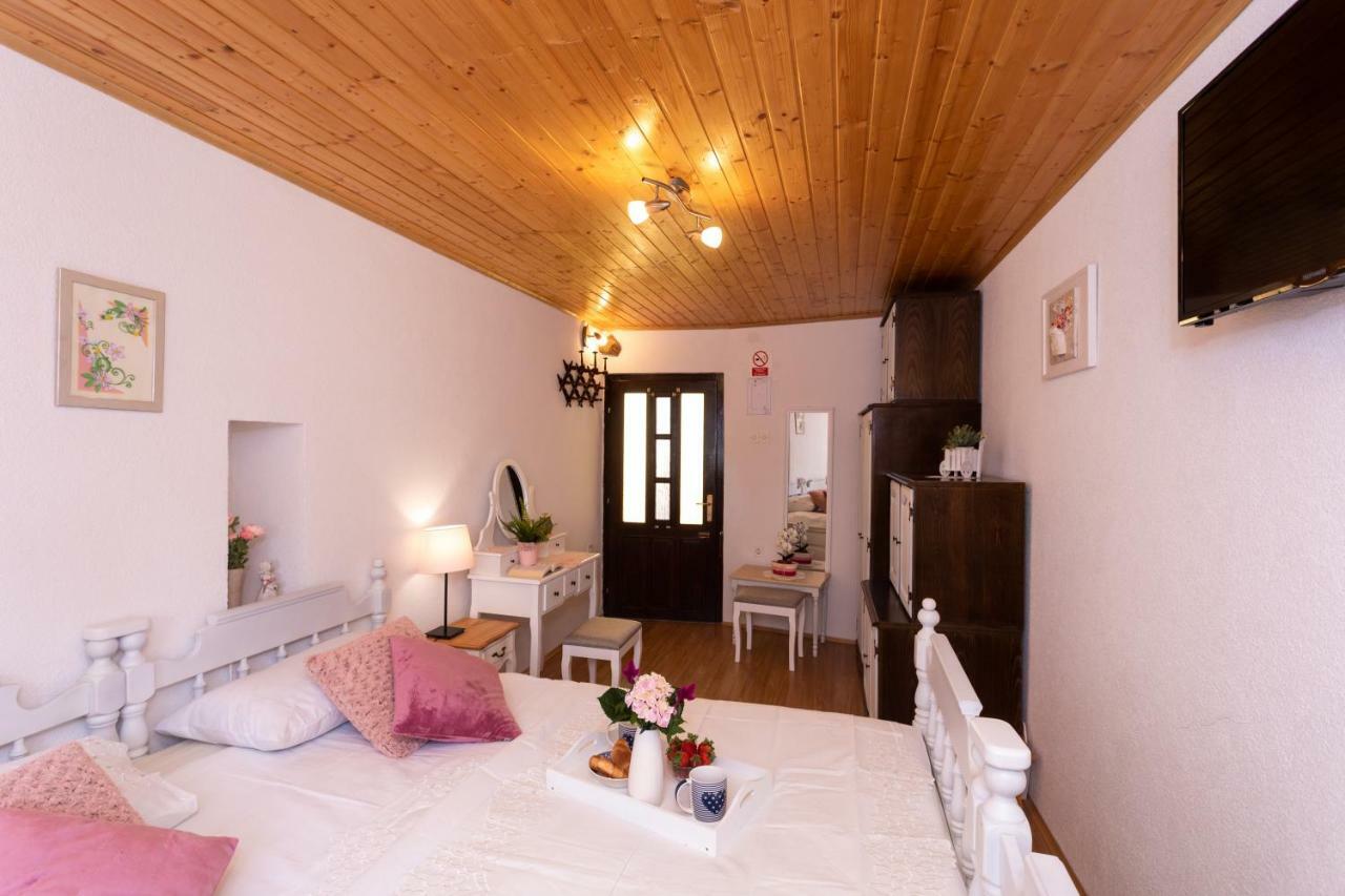 Apartman Verbenia เวอร์บนิค ภายนอก รูปภาพ