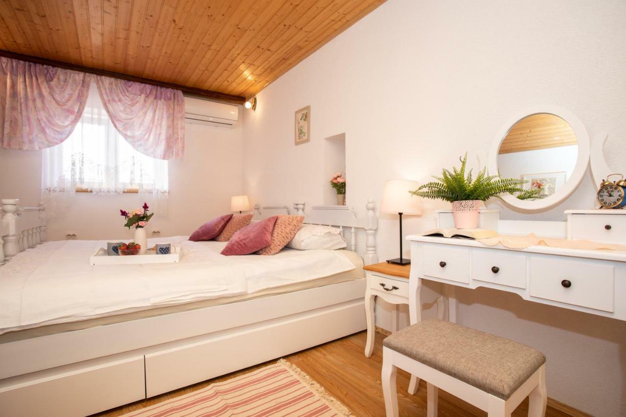 Apartman Verbenia เวอร์บนิค ภายนอก รูปภาพ