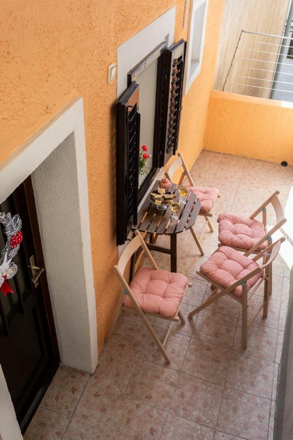 Apartman Verbenia เวอร์บนิค ภายนอก รูปภาพ