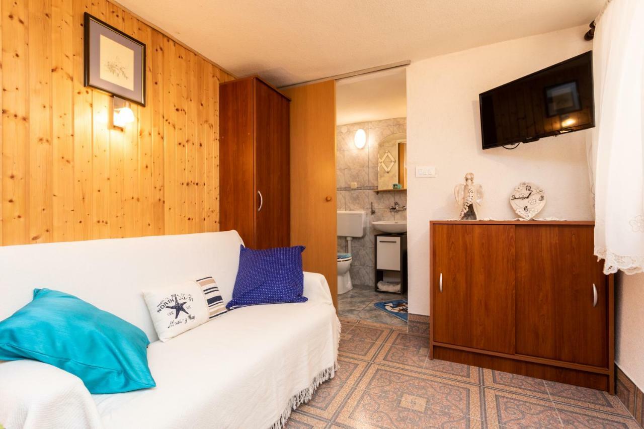 Apartman Verbenia เวอร์บนิค ภายนอก รูปภาพ